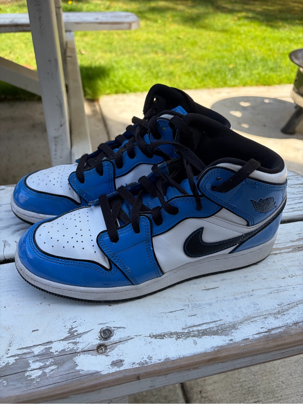 Nike Air Jordan 1 Mid SE in Signal Blue